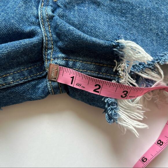 Vintage LEE Denim Shorts 32" High Rise Distressed‎ Hem Blue Jean Shorts - Picture 11 of 12